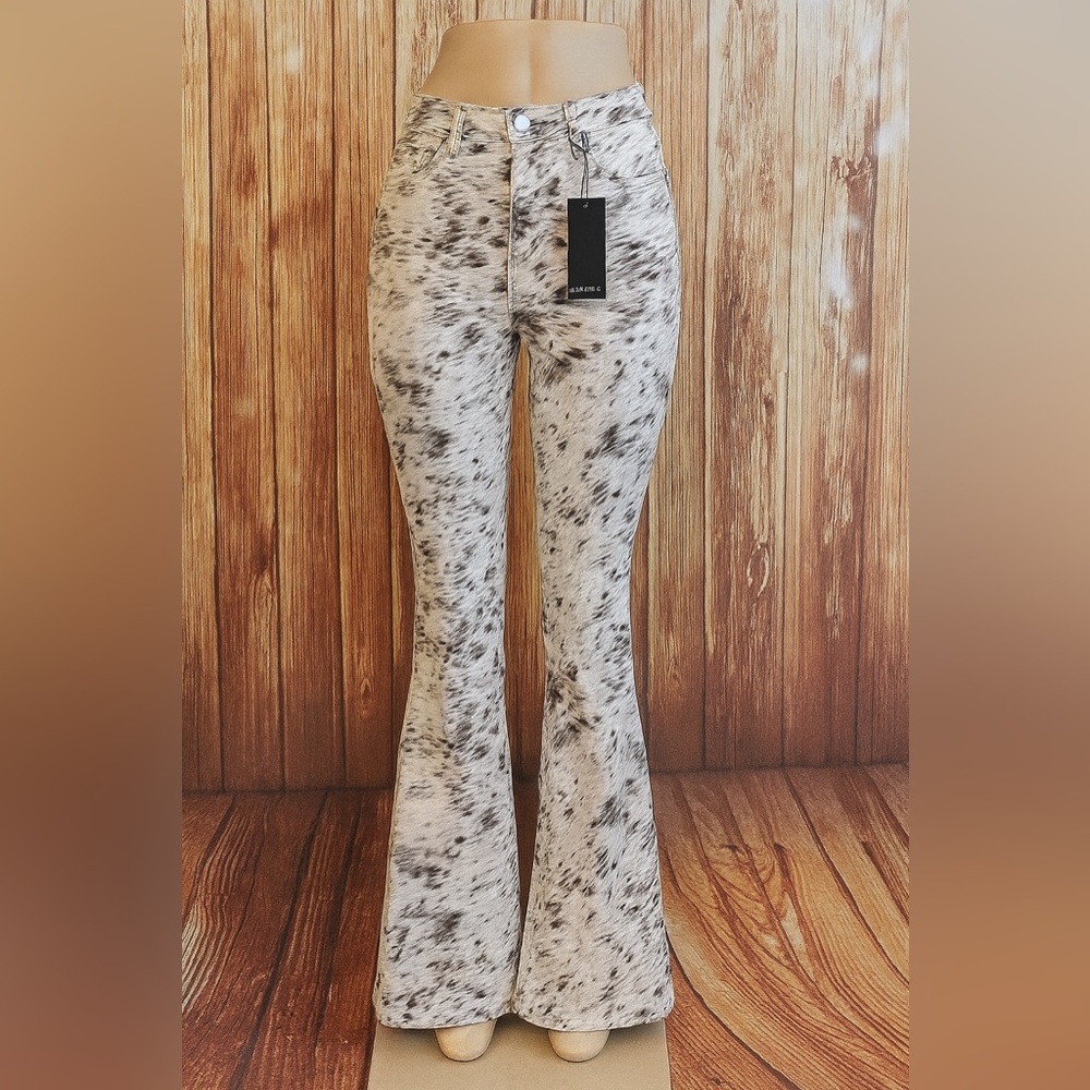 Forever 21 Women’s High Rise Flare Jeans Cow Print Size 25